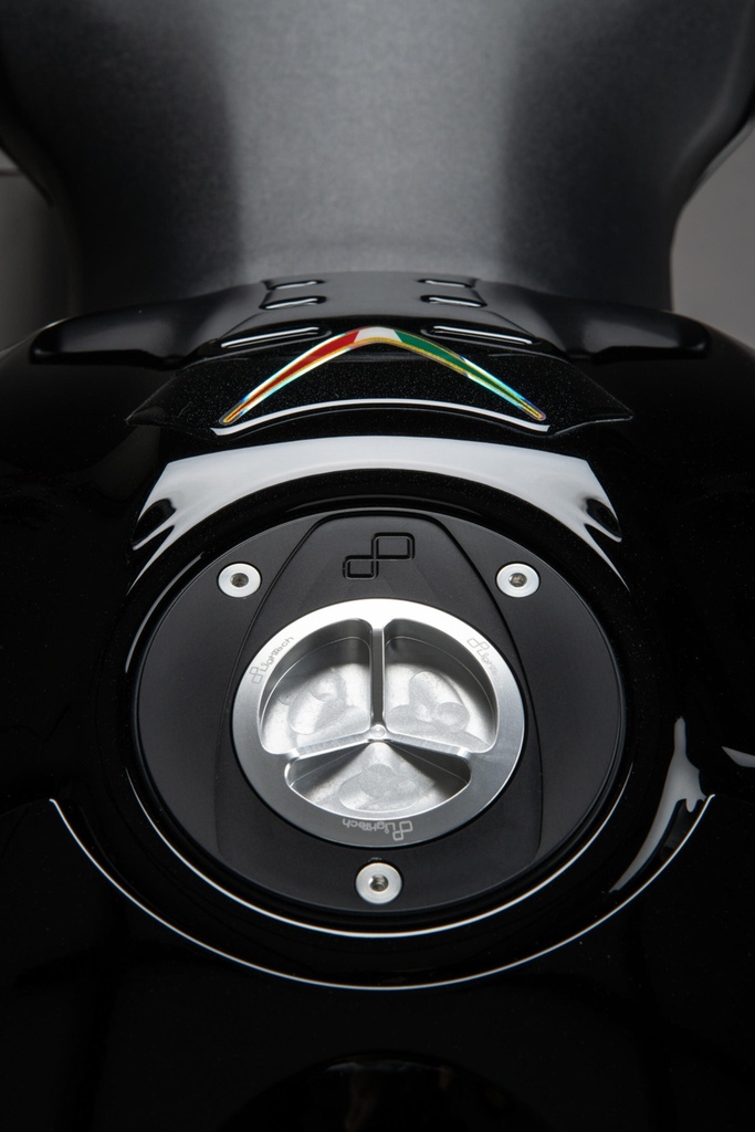 TFN226SIL_MOUNTED_2.jpg
