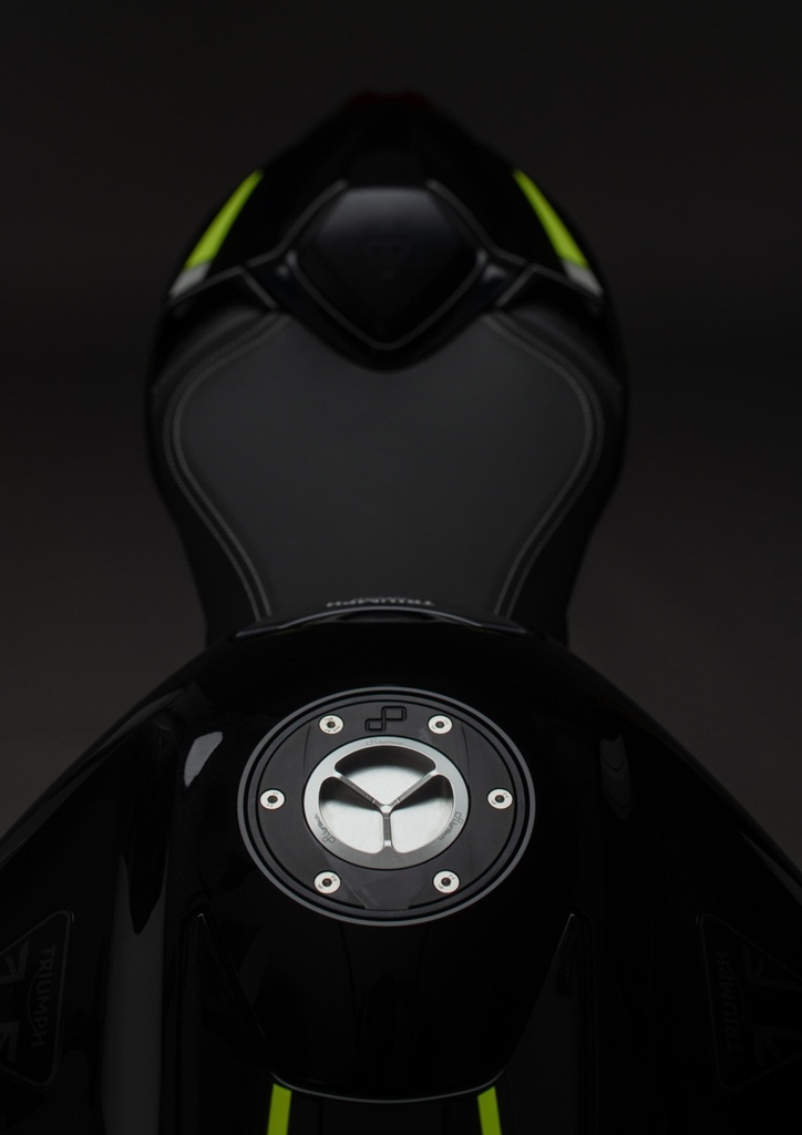 TFN214SIL_MOUNTED_4.jpg