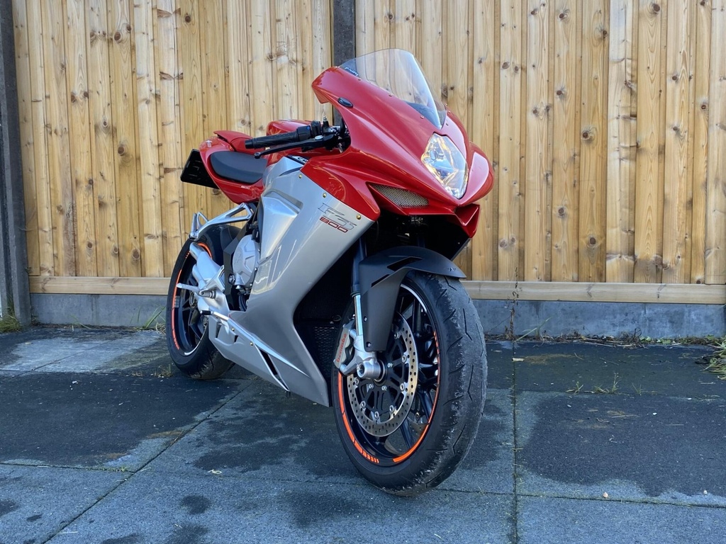CS804B_Mounted_02.jpg