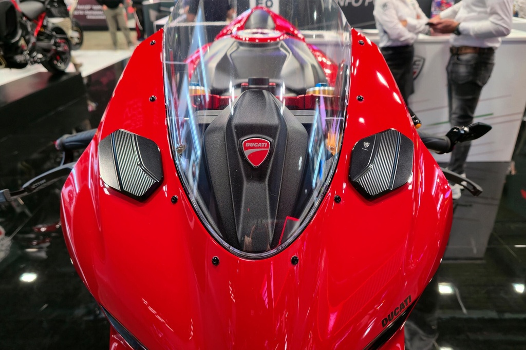CS808B_mounted_01.jpg