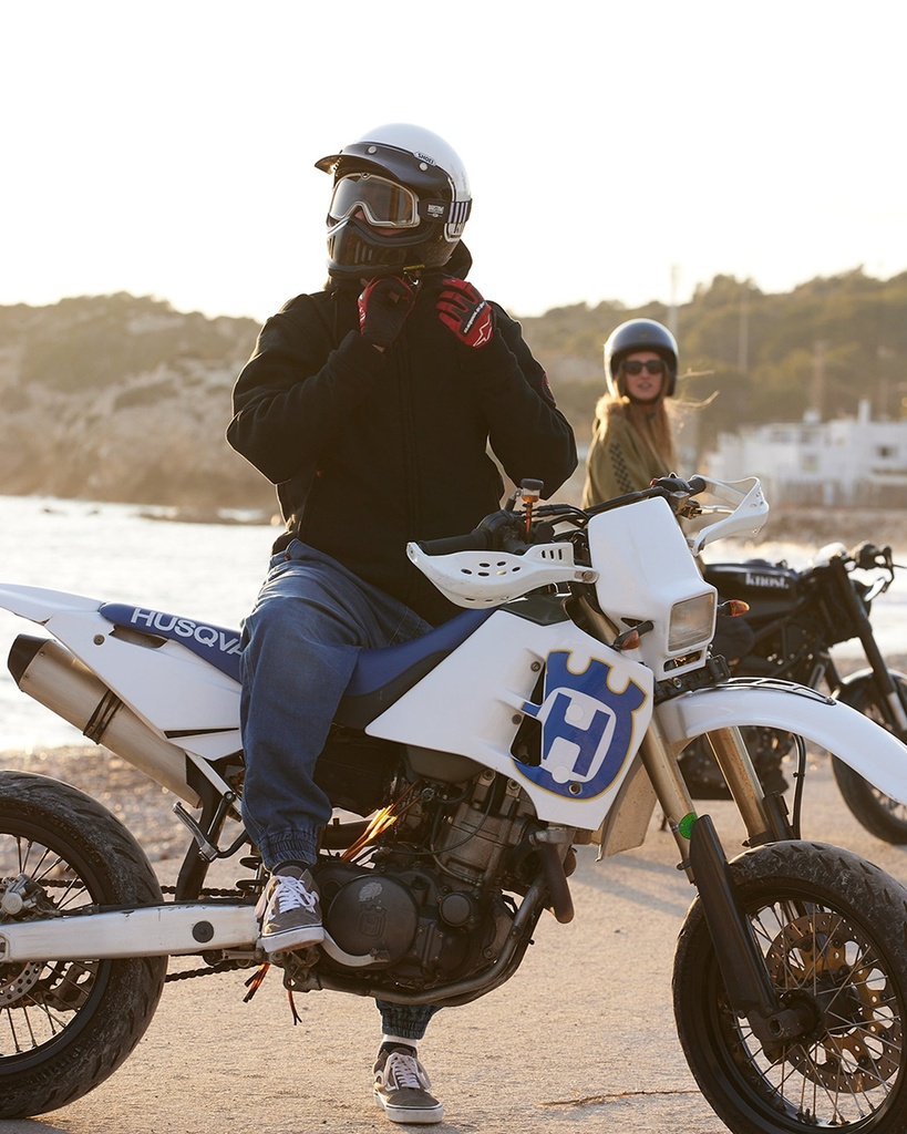 RC255603_jeremyblue.jpg
