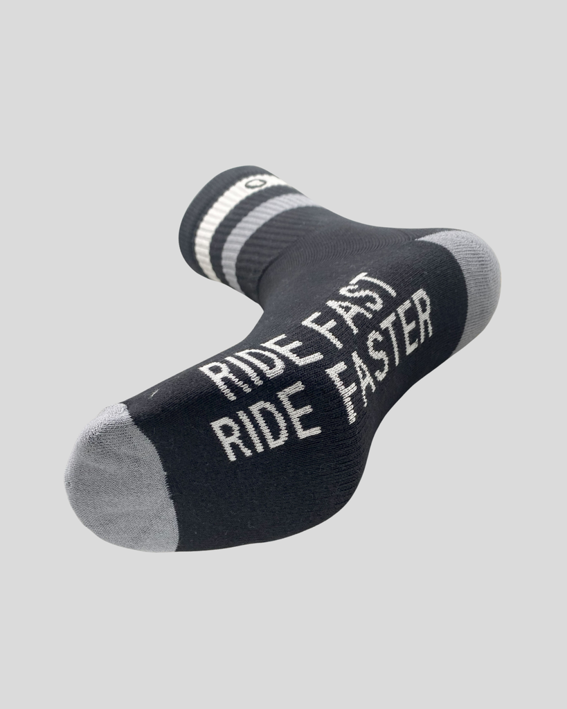 RC961081RideFastSocksBlack_LightGreyPrint.png