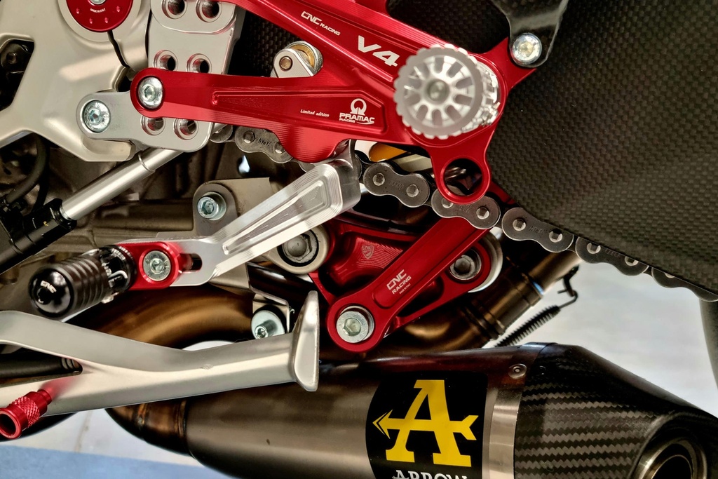 AP004R_mounted_01.jpg