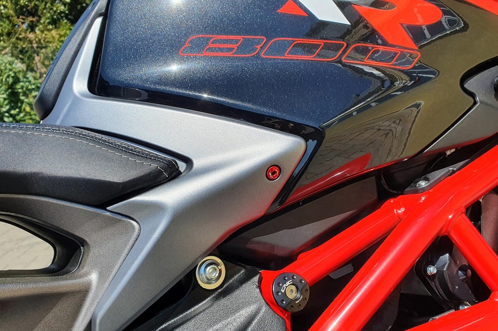 KV316R_Brutale800RR.jpg