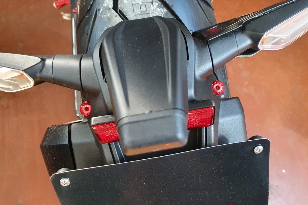 KV322R_portatarga_Brutale800RR.jpg