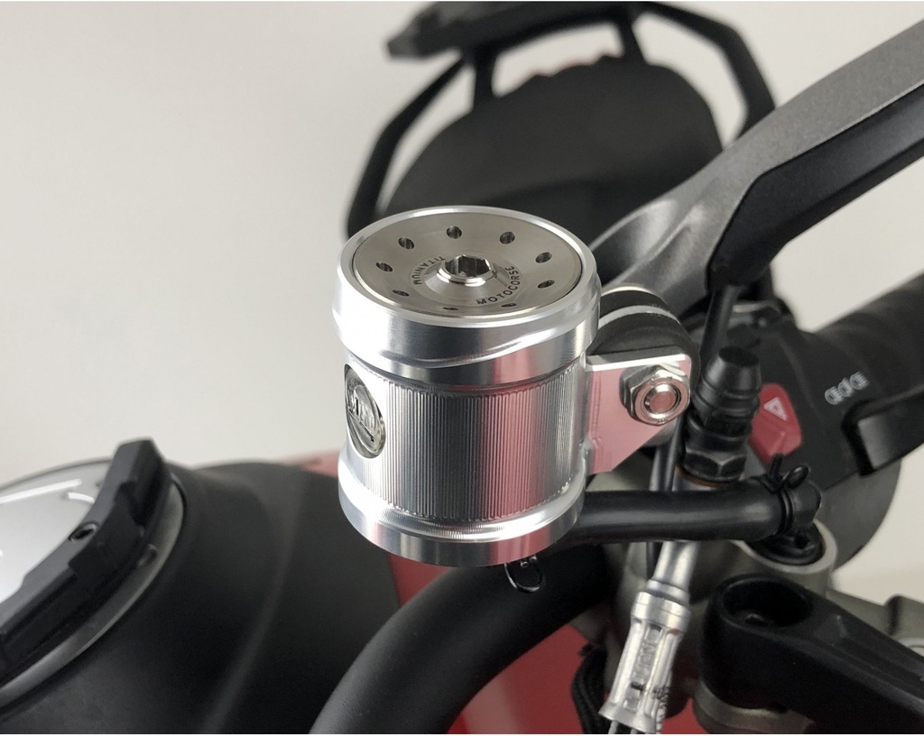 aluminum-clutch-oil-reservoir-with-titanium-cap-19-ml.jpg