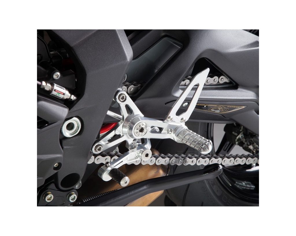 machined-from-solid-complete-riding-adjustable-footpegs-kit-brutale-800-my2016-euro4.jpg