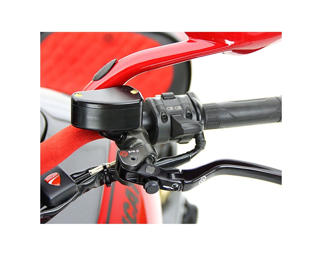 machined-from-solid-clutch-oil-reservoir-for-brembo-radial-pump.jpg
