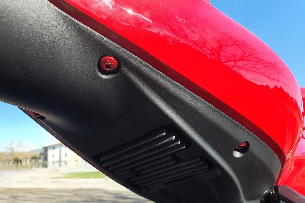 KV330_sottocodone_MV_Agusta.jpg