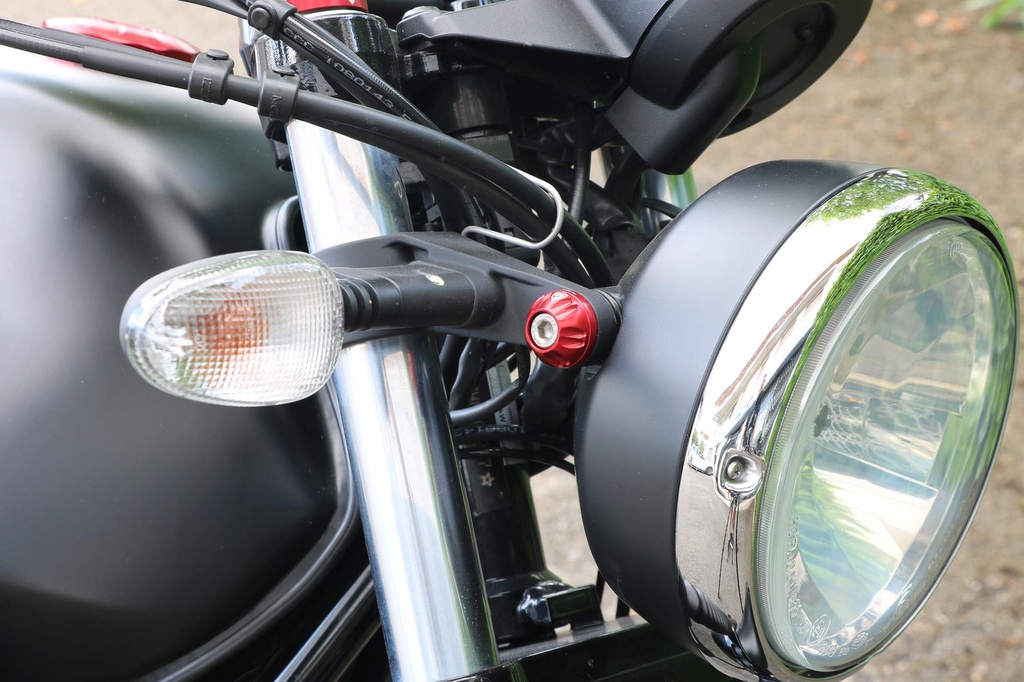 KV905R_headlight.jpg
