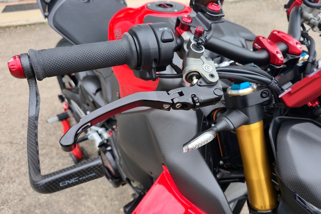 LBV04BB_mounted_01.jpg