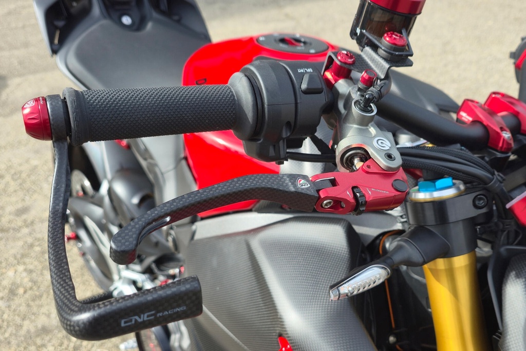 LBV04YR_mounted_01.jpg