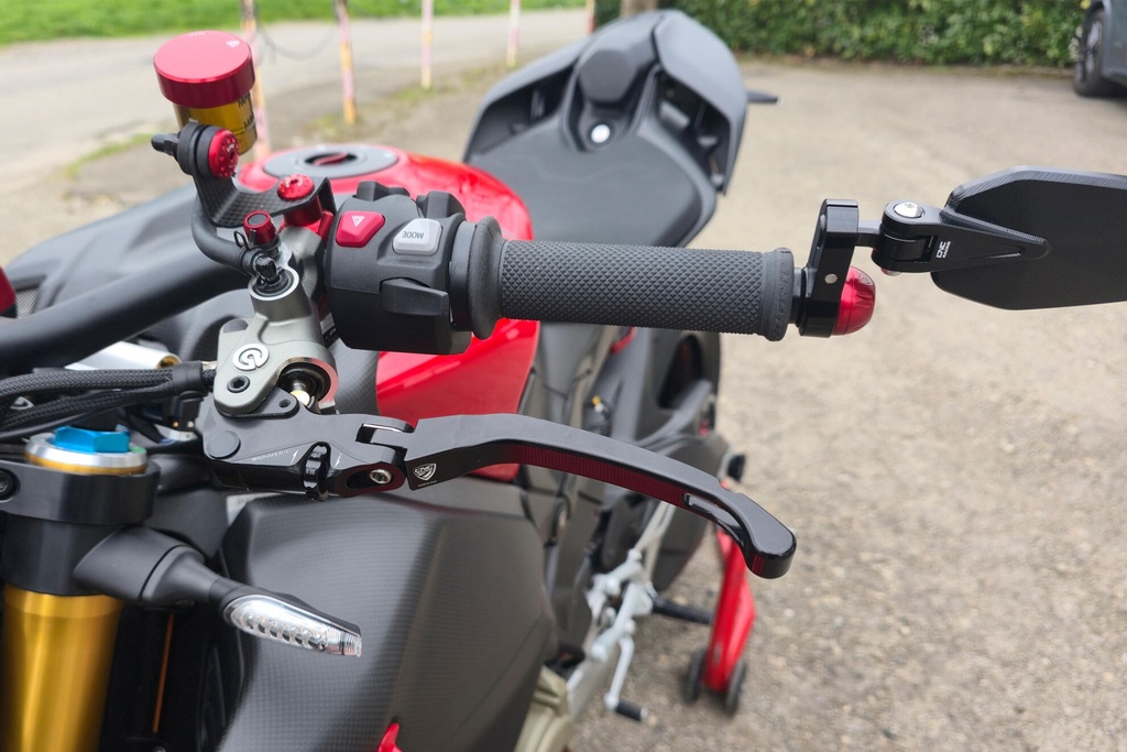 LCV12BB_mounted_01.jpg