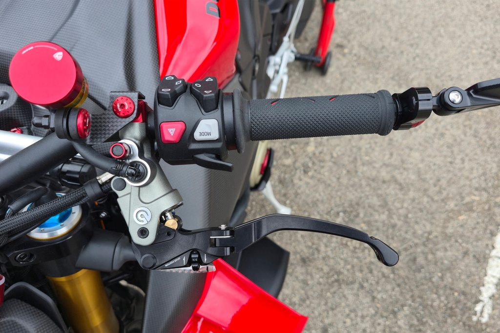 LCV12BB_mounted_03.jpg