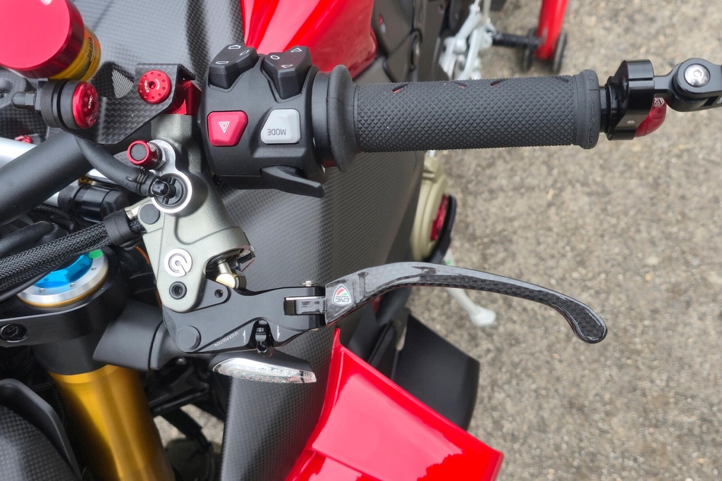 LCV12KB_mounted_02.jpg