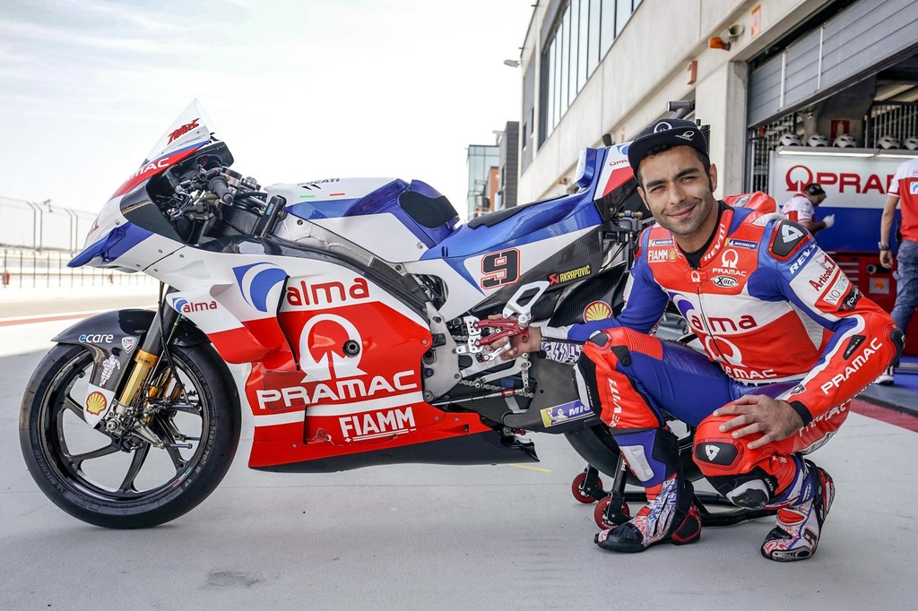 PE406PR_Petrucci.jpg
