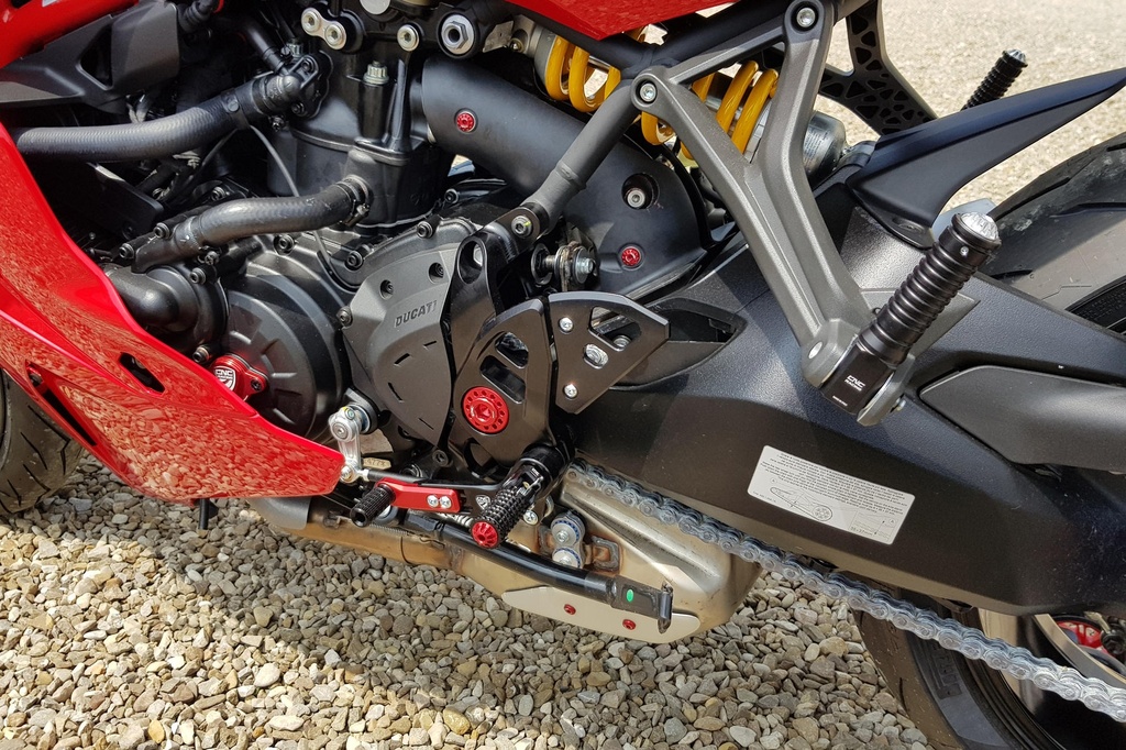 PE444B_mounted_Supersport2017.jpg