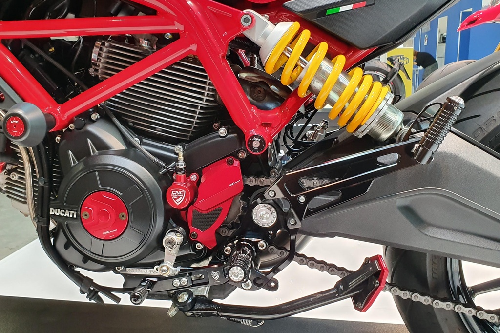 PE445B_LH_Monster_797.jpg