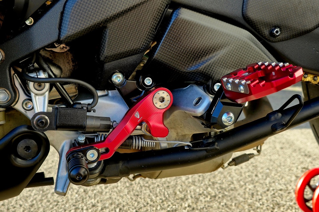 PEC07R_mounted_02.jpg