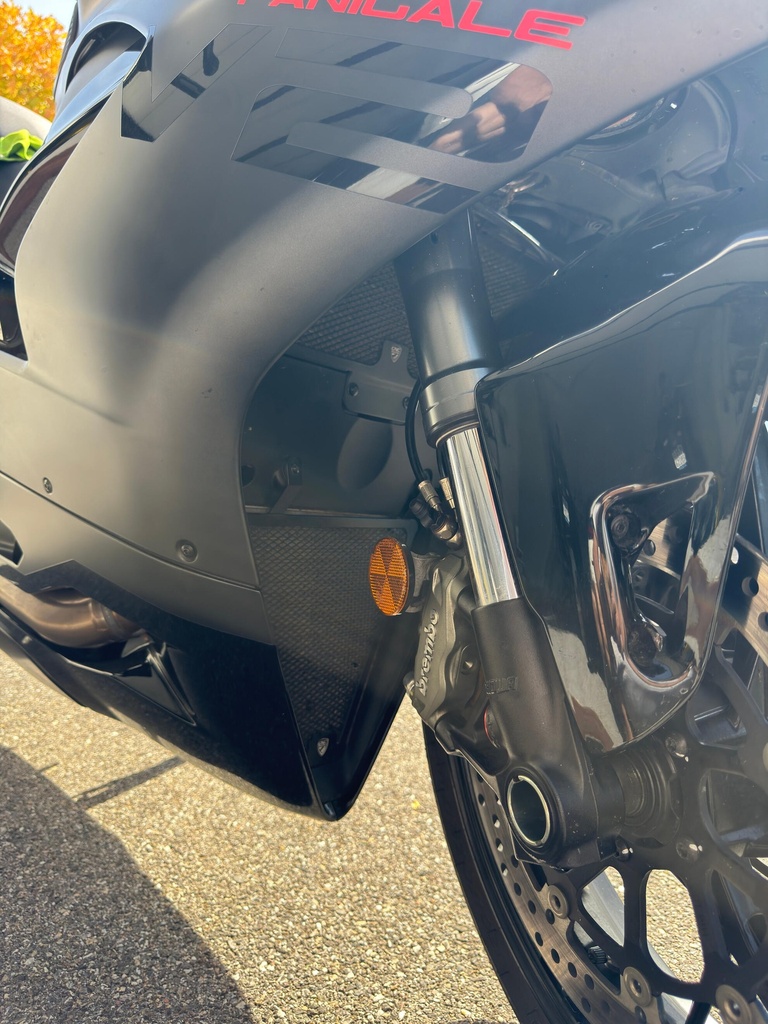 RA010B_Panigale V2_Mounted_01.jpg