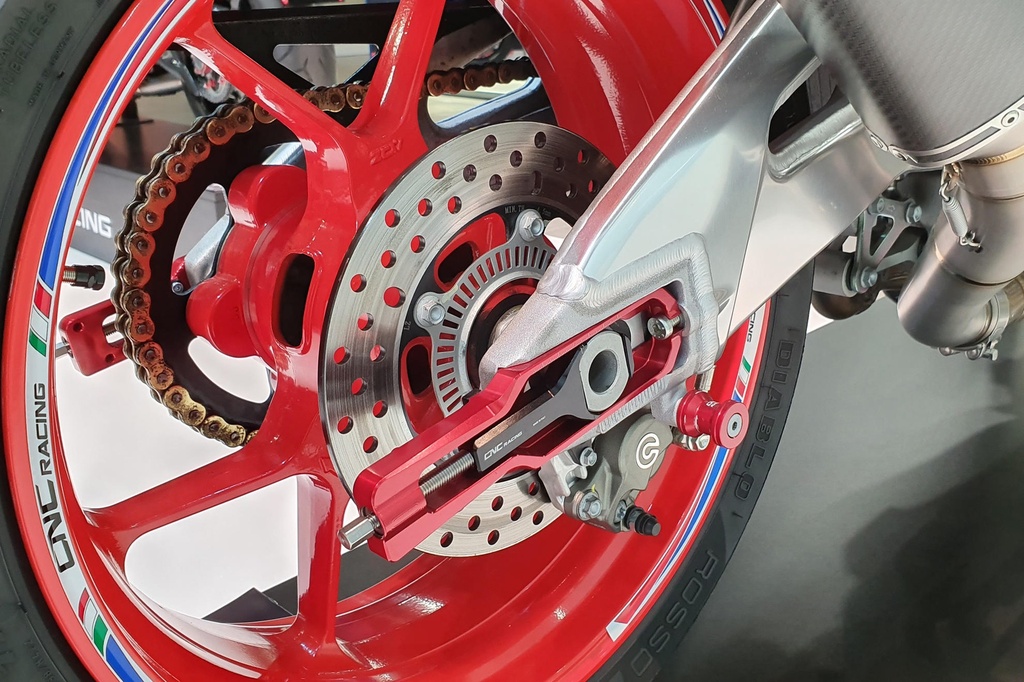 SC190R_Aprilia_tuono.jpg