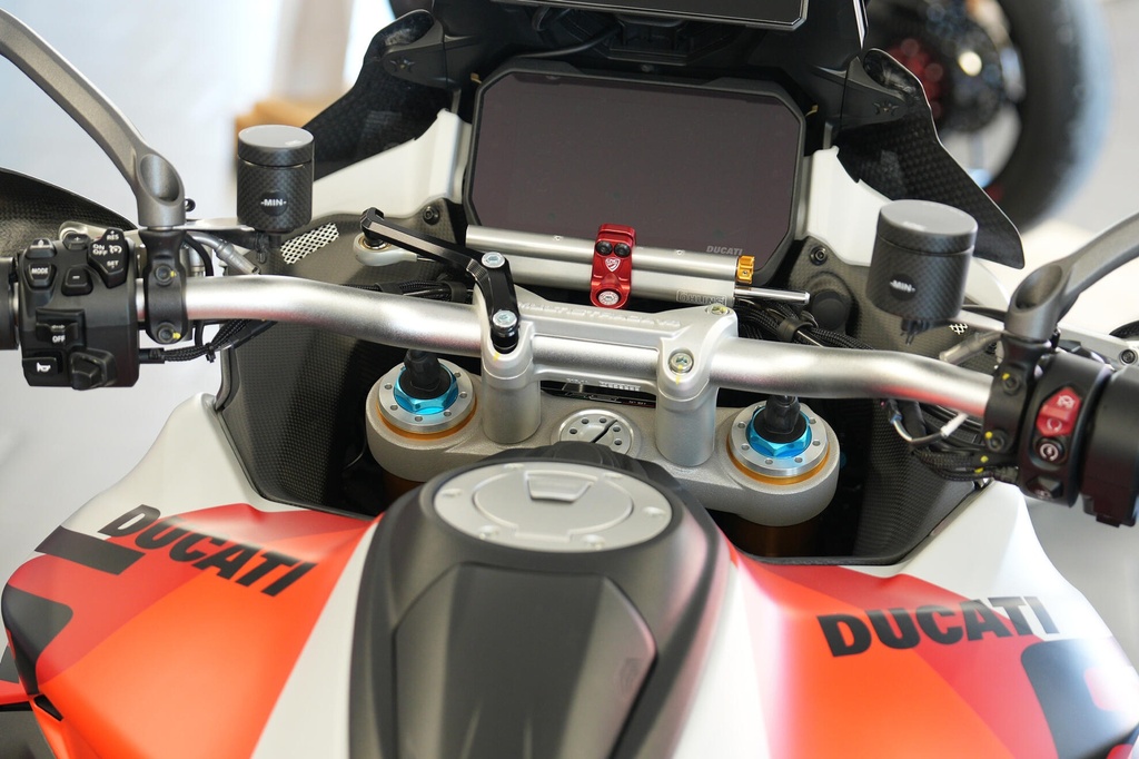 2D115BR_Multistrada_V4RS_01.jpg