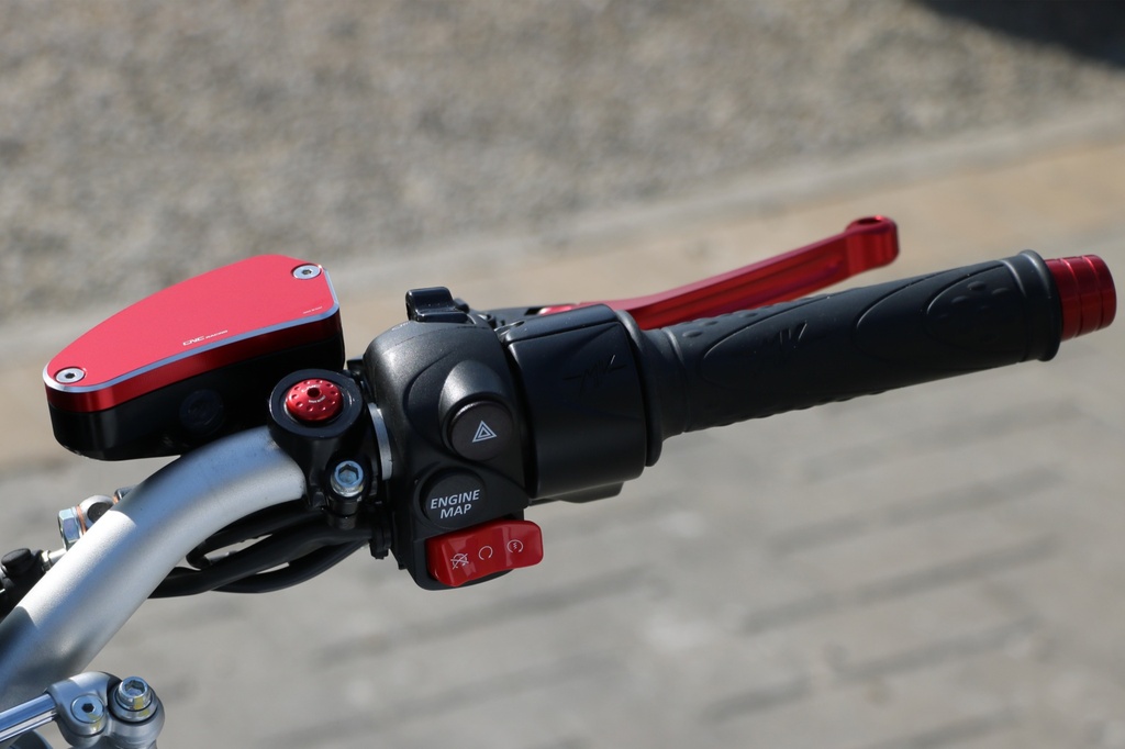 SEB21B_TF609R_02.jpg