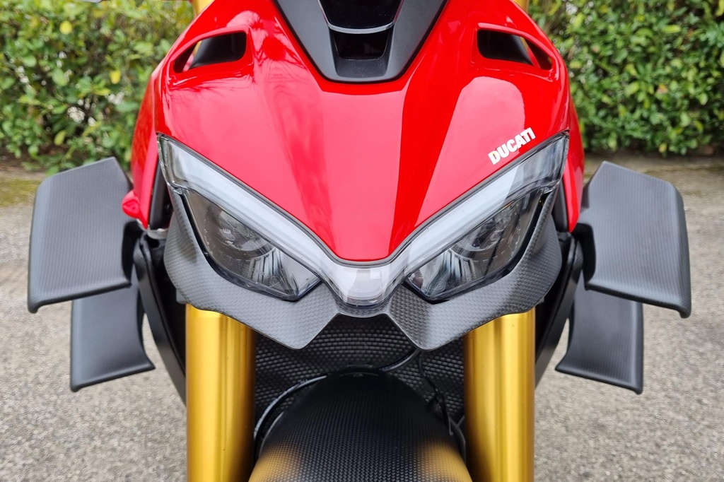 ZA301Y_ZA303Y_Ducati_Streetfighter_V4S_760.jpg