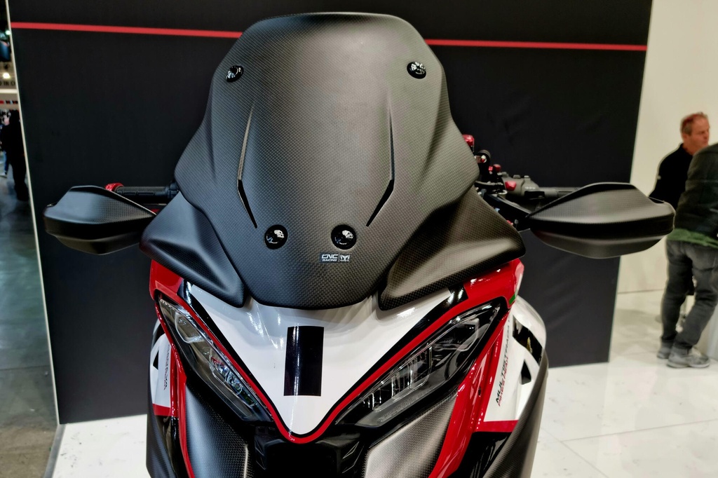ZA353Y_Multistrada_02.jpg