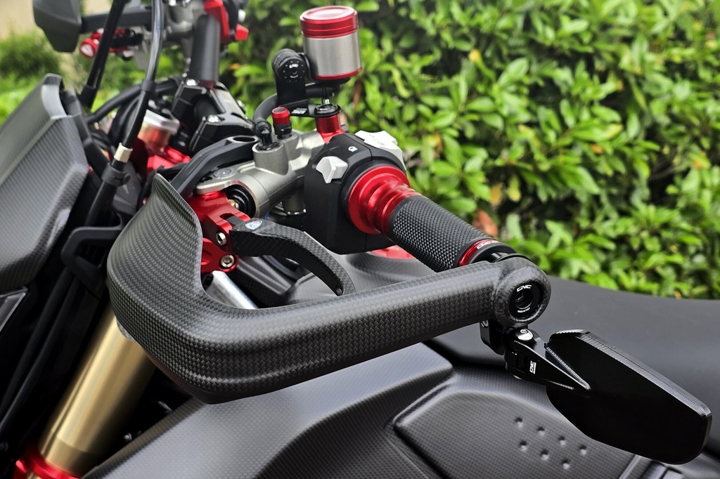 ZA353Y_LH_Hypermotard698Mono.jpg