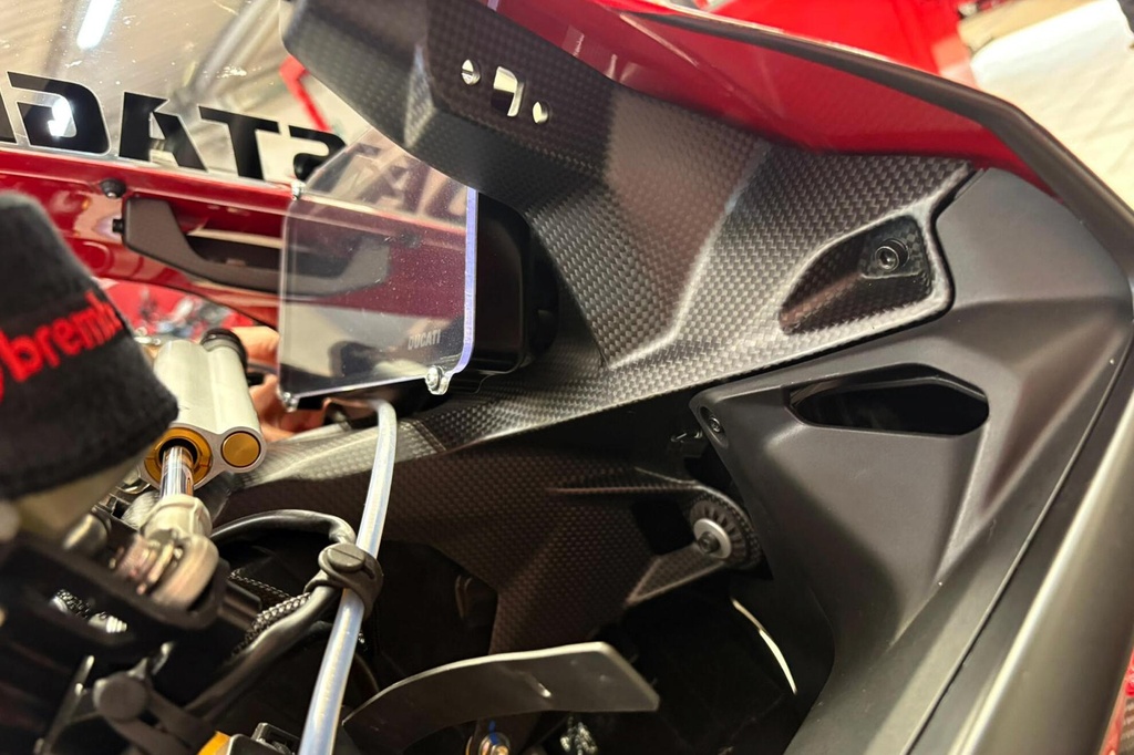 ZA434Y_detail_01.jpg