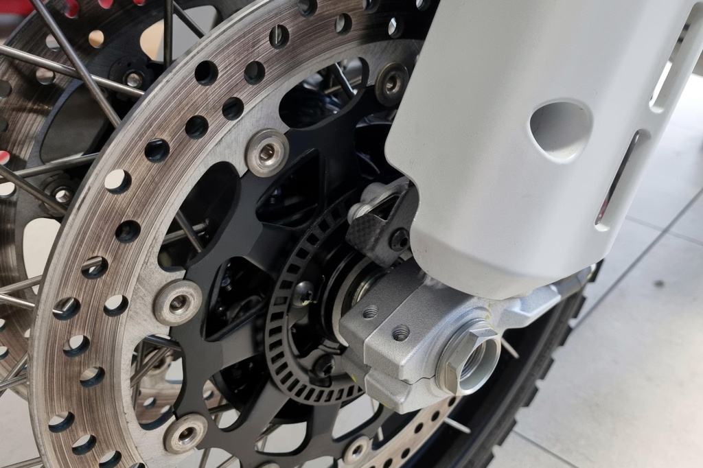 ZA841Y_Ducati_DesertX.jpg